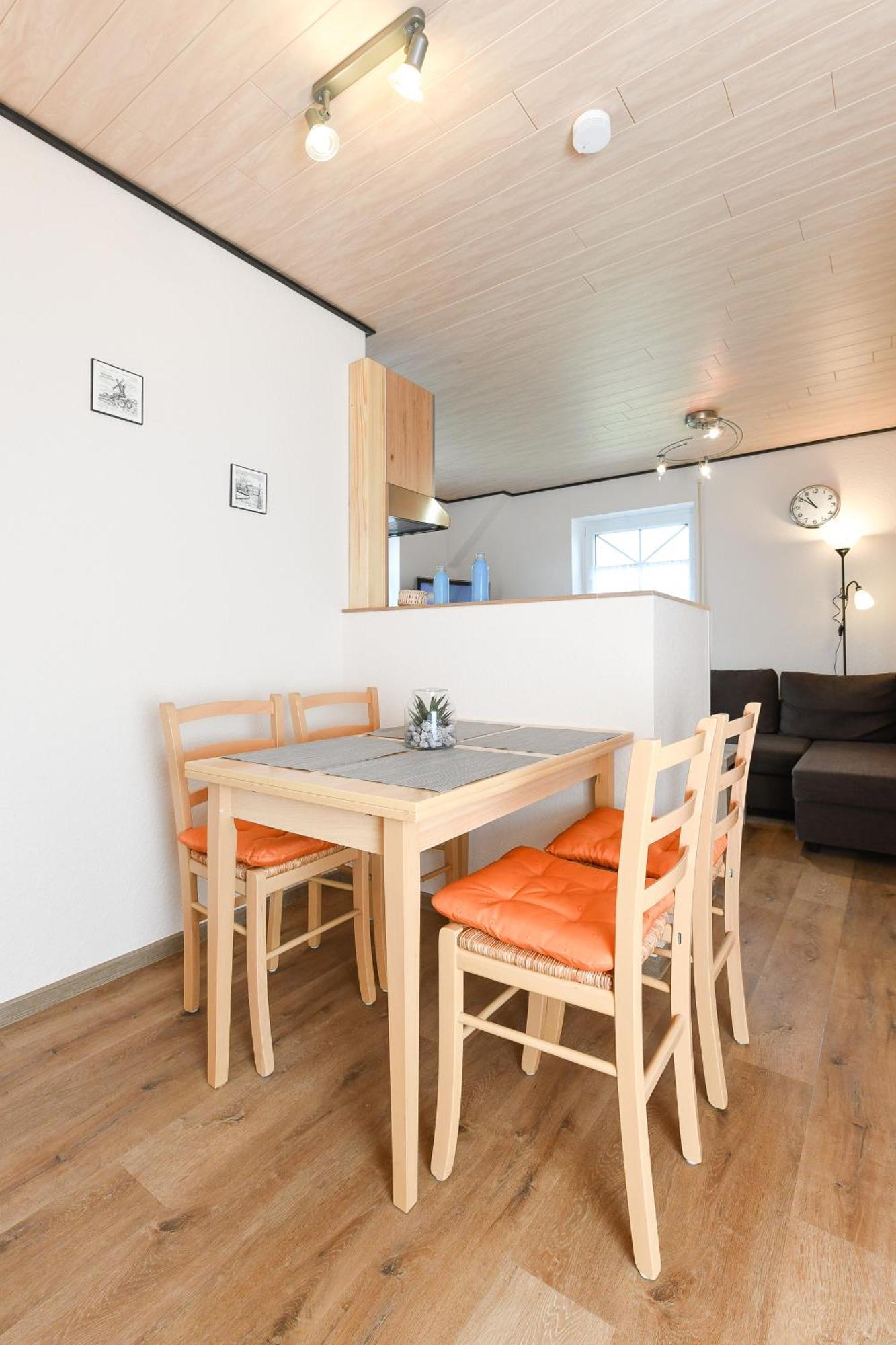 Ferienwohnungen Im Haus Flinthoern Neuharlingersiel Esterno foto