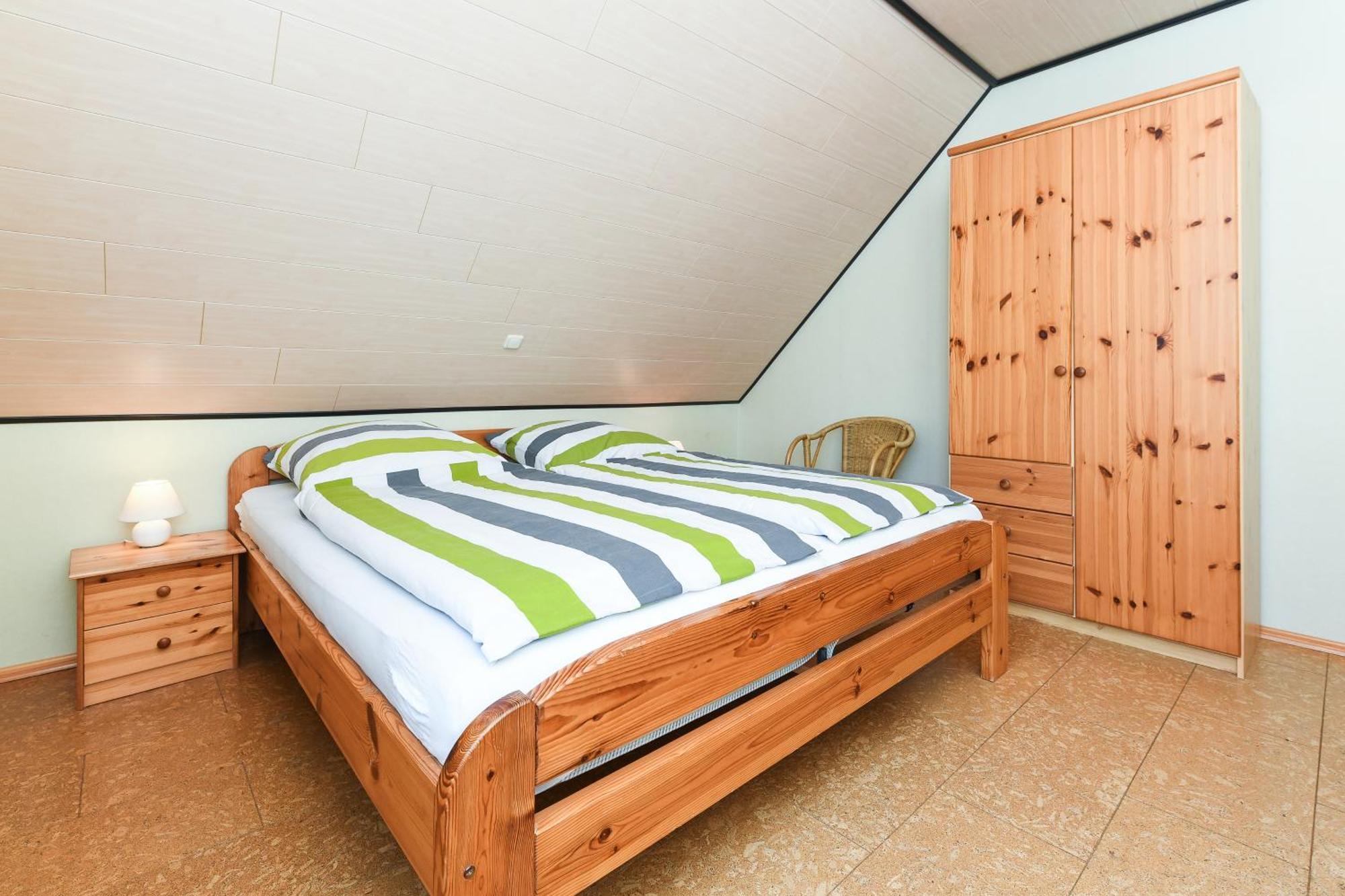 Ferienwohnungen Im Haus Flinthoern Neuharlingersiel Esterno foto